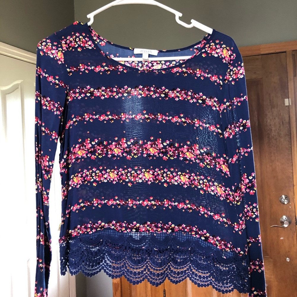 Delias top